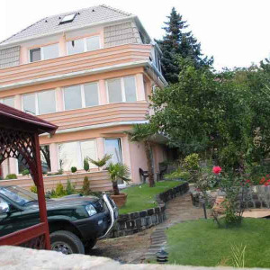 KIADÓ szobák, lakrészek Budaörs Naphegyen ( Nem dohányzó! )