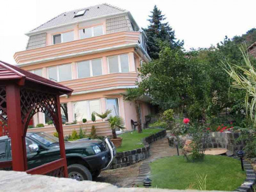 KIADÓ szobák, lakrészek Budaörs Naphegyen ( Nem dohányzó! )